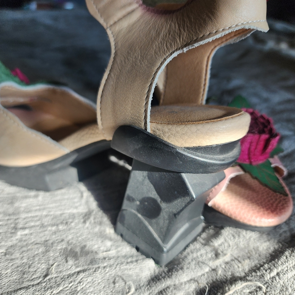 L'Artiste by Spring Step BELIEVE Genuine Leather Open Round Toe Heeled Sandals - Picture 4 of 4